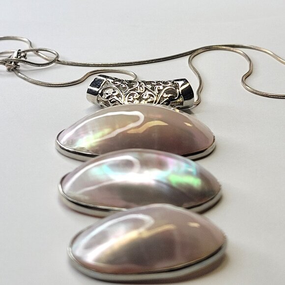Genuine Mother of Pearl Pendant Necklace - Picture 2 of 16